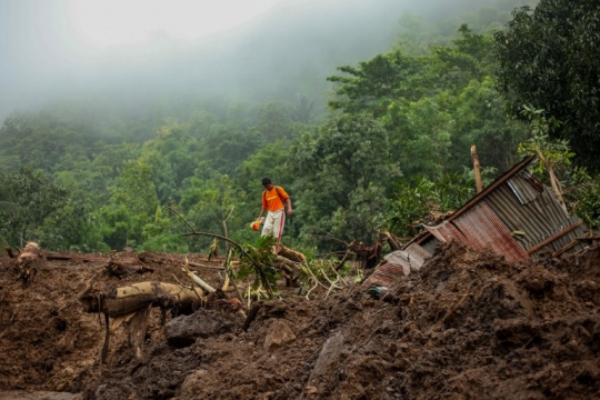 Tim SAR Cari Korban Longsor di Kabupaten Gowa