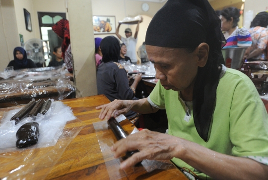 Jelang Imlek, Permintaan Dodol Keranjang Mulai Meningkat