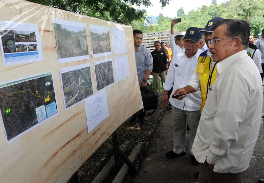 Wapres Jusuf Kalla Tinjau Lokasi Banjir di Sulawesi Selatan