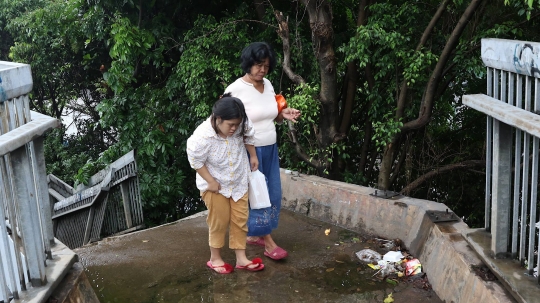 JPO Rusak Ancam Keselamatan Pejalan Kaki