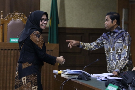 Jalani Sidang Lanjutan, Idrus Marham Simak Kesaksian Eni Maulani Saragih