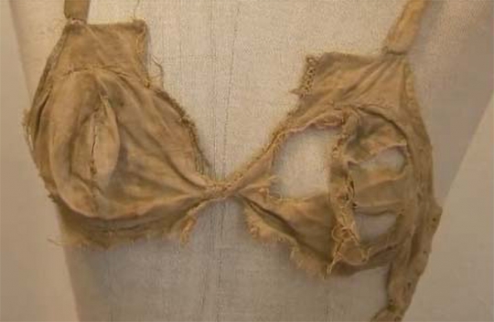 Bra 500 Tahun Ditemukan di Kastel Kuno Austria, Ubah Fakta Sejarah Fashion Wanita