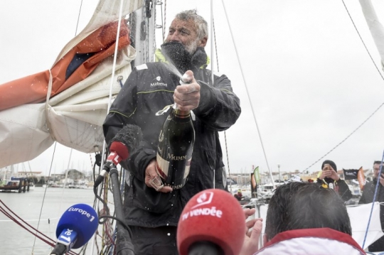 Kakek 73 Tahun Jadi Pemenang Lomba Berlayar Keliling Dunia