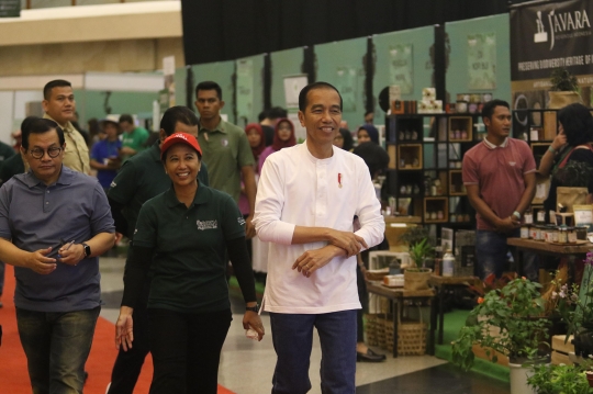 Gaya Jokowi Hadiri Spirit of Millenials: Green Festival