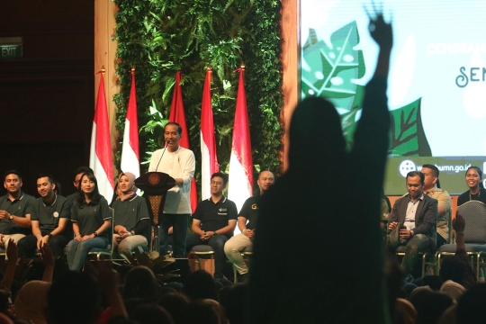 Gaya Jokowi Hadiri Spirit of Millenials: Green Festival