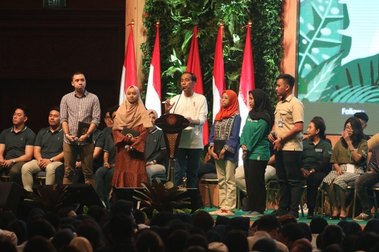 Gaya Jokowi Hadiri Spirit of Millenials: Green Festival