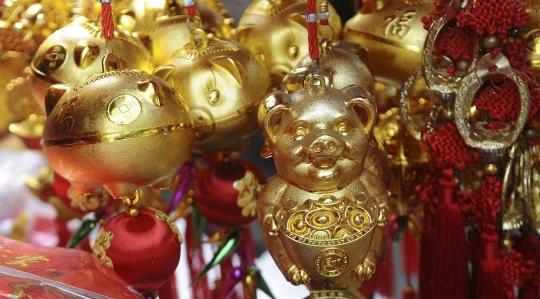 Jelang Imlek, Pedagang Pernak-pernik Mulai Ramai