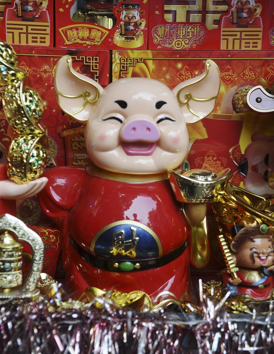 Jelang Imlek, Pedagang Pernak-pernik Mulai Ramai