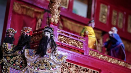 Pementasan Wayang Potehi Hibur Pengunjung Mal