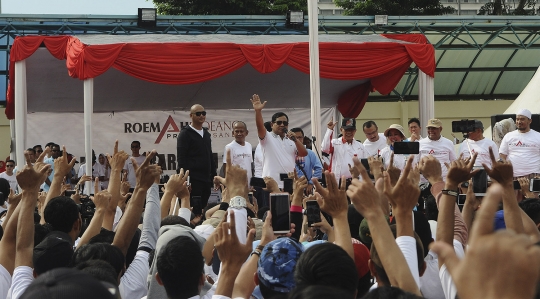 Ribuan Relawan Roemah Djoang Prabowo Sandi Ramaikan Jalan Sehat