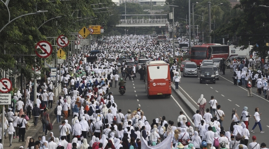 Ribuan Relawan Roemah Djoang Prabowo Sandi Ramaikan Jalan Sehat