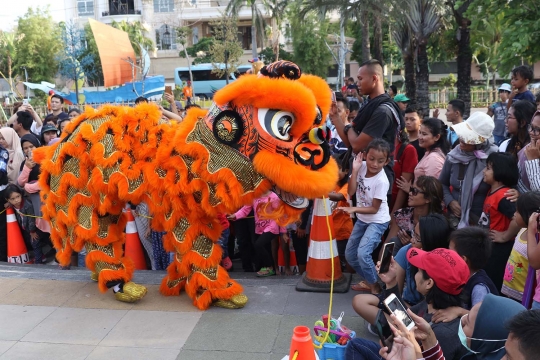 Atraksi Barongsai dan Reog Ponorogo Hibur Pengunjung Ancol