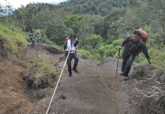 Libur Kejepit Imlek Dimanfaatkan Warga Mendaki Merbabu