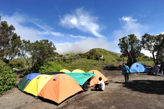 Libur Kejepit Imlek Dimanfaatkan Warga Mendaki Merbabu
