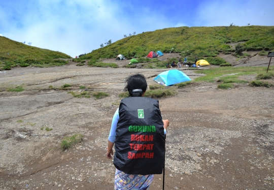 Libur Kejepit Imlek Dimanfaatkan Warga Mendaki Merbabu