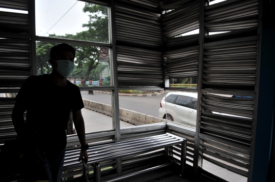 Halte Transjakarta Pasar Rumput Rusak akibat Tawuran