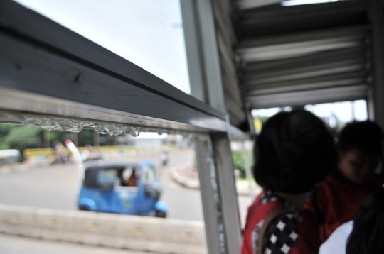 Halte Transjakarta Pasar Rumput Rusak akibat Tawuran