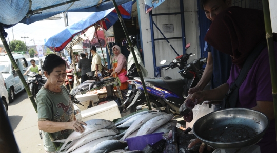 Jelang Imlek, Pedagang Bandeng Menjamur di Rawa Belong