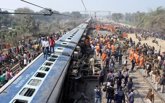 Kereta Api Ekspres Terguling di India, 6 Penumpang Tewas