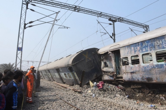 Kereta Api Ekspres Terguling di India, 6 Penumpang Tewas