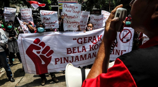 Demo Rentenir Online, Massa Tuntut Keadilan di Pengadilan Jakarta Pusat