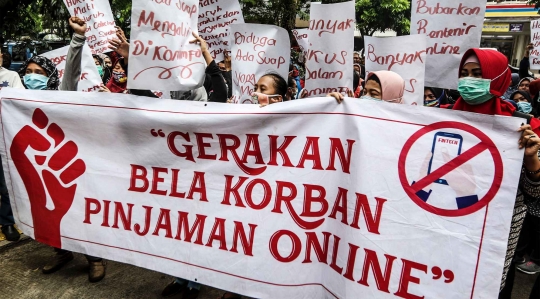 Demo Rentenir Online, Massa Tuntut Keadilan di Pengadilan Jakarta Pusat