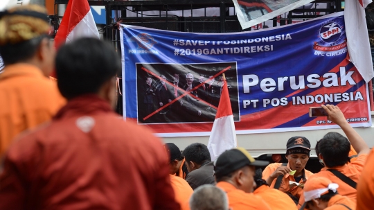 Aksi Unjuk Rasa Tuntut Direksi Pos Indonesia Diganti