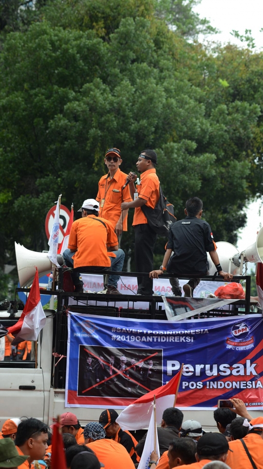 Aksi Unjuk Rasa Tuntut Direksi Pos Indonesia Diganti