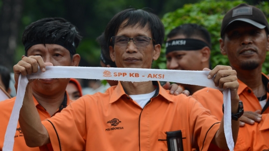 Aksi Unjuk Rasa Tuntut Direksi Pos Indonesia Diganti