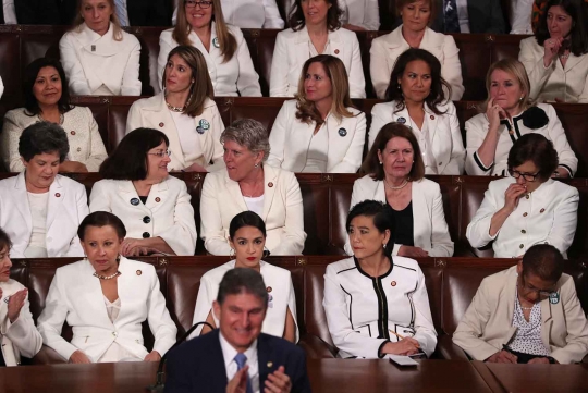 Hadiri Pidato Kenegaraan, Anggota Perempuan Kongres AS Kompak Berbaju Putih