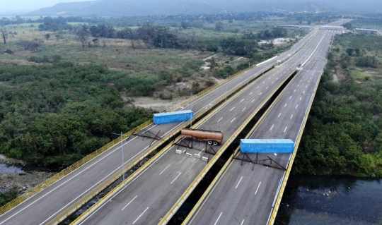 Tolak Bantuan Kemanusiaan, Venezuela Blokade Jembatan di Perbatasan Kolombia
