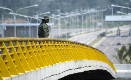 Tolak Bantuan Kemanusiaan, Venezuela Blokade Jembatan di Perbatasan Kolombia