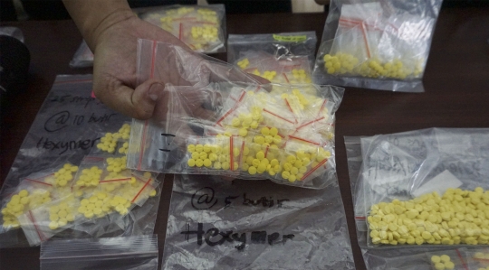 Polisi Bekuk 7 Tersangka Pengedar Obat-obatan Tanpa Izin