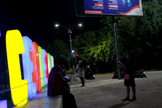 Menikmati Wisata Malam di Menara De Center Point Gorontalo