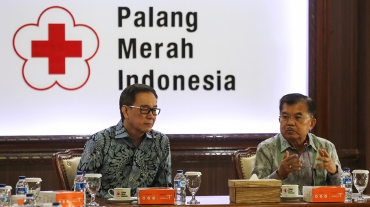 Astra Berikan 10 Truk Tangki Air kepada PMI