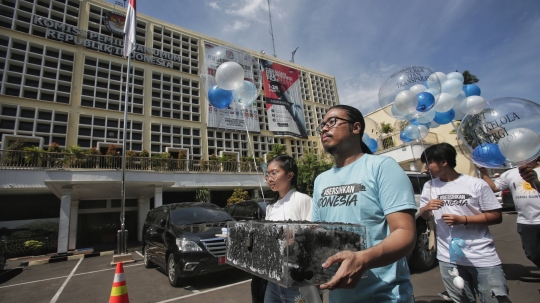 Aksi #BersihkanIndonesia di Depan Gedung KPU RI