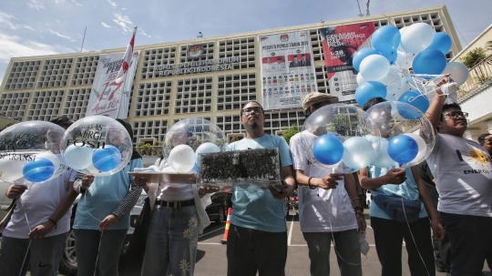 Aksi #BersihkanIndonesia di Depan Gedung KPU RI