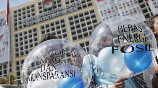 Aksi #BersihkanIndonesia di Depan Gedung KPU RI