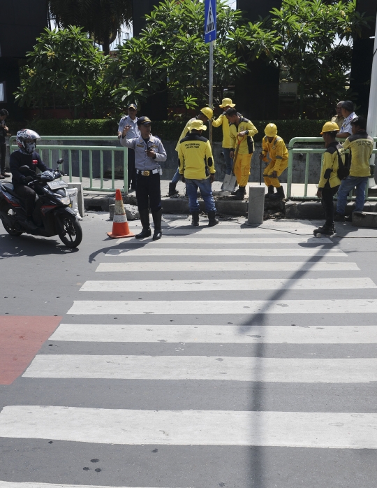 Halangi Zebra Cross, Pasukan Kuning Bongkar Pagar Besi di Pinang Ranti