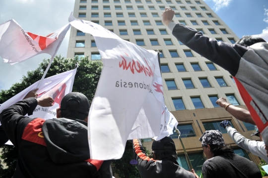 Ajukan 12 Tuntutan, Mantan Karyawan Maybank Indonesia Lakukan Demo