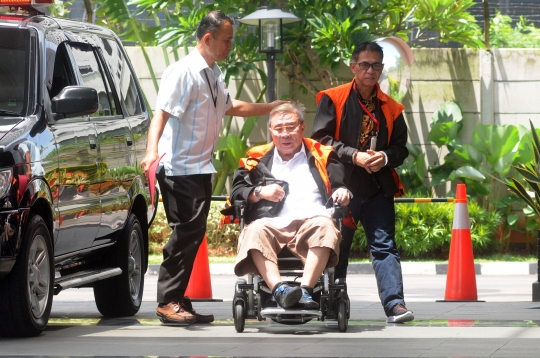 KPK Periksa Dua Tersangka Suap Khamami dan Budi Suharto