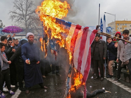 Peringatan 40 tahun Revolusi Islam Diwarnai Aksi Bakar Bendera AS dan Israel