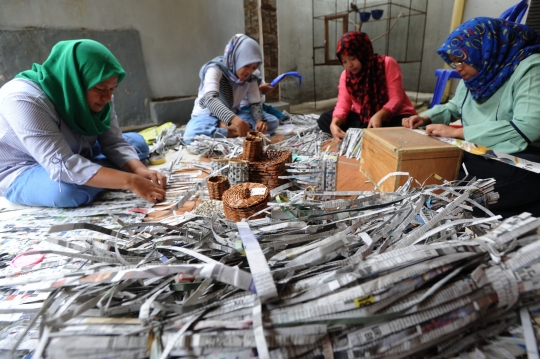 Kerajinan Berbahan Koran Bekas Karya Ibu-Ibu Ini Tembus Pasar Ekspor