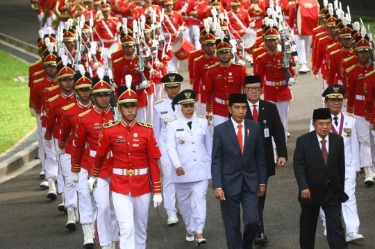 Momen Pelantikan Khofifah-Emil Resmi Jadi Gubernur dan Wagub Jatim