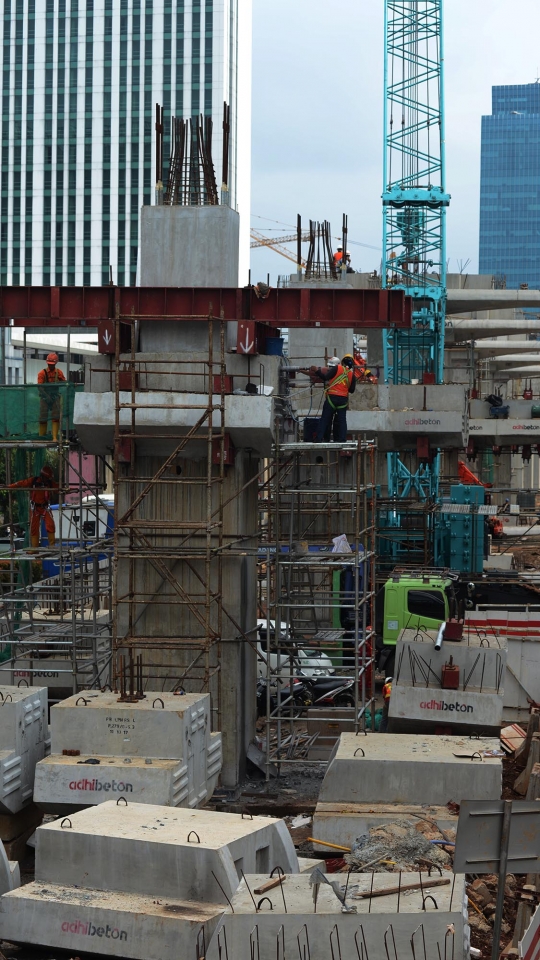 Meninjau Progres Pembangunan Proyek LRT Jabodebek