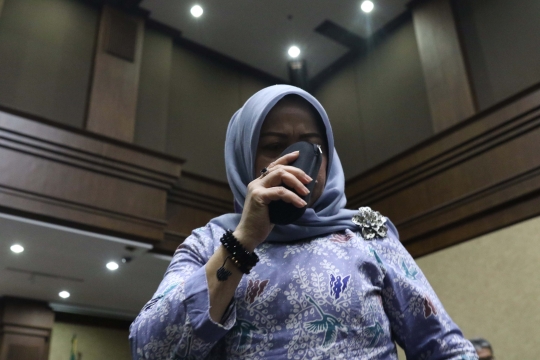 Divonis 4 Tahun Bui, Anggota DPRD Sumut Tiaisah Ritonga Menangis
