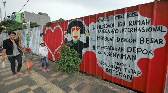 Warga Depok Serukan Pemilu Damai Melalui Mural