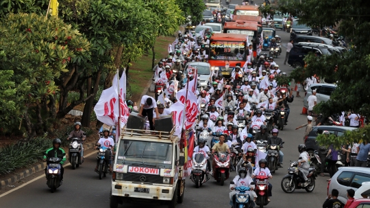 Pendukung Jokowi-Ma'ruf Konvoi Menuju Lokasi Debat Pilpres 2019