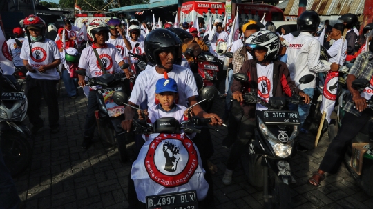 Pendukung Jokowi-Ma'ruf Konvoi Menuju Lokasi Debat Pilpres 2019