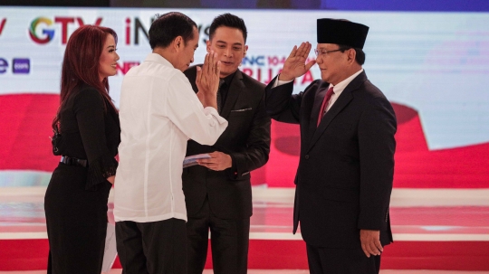 Peluk Hangat Jokowi dan Prabowo Akhiri Debat Pilpres 2019